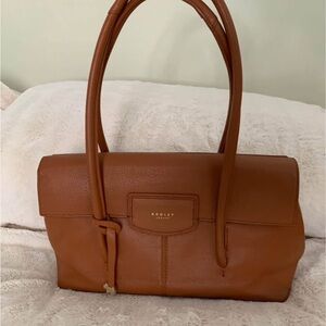 RADLEY LONDON Tan Shoulder Bag with Ergonomic Design